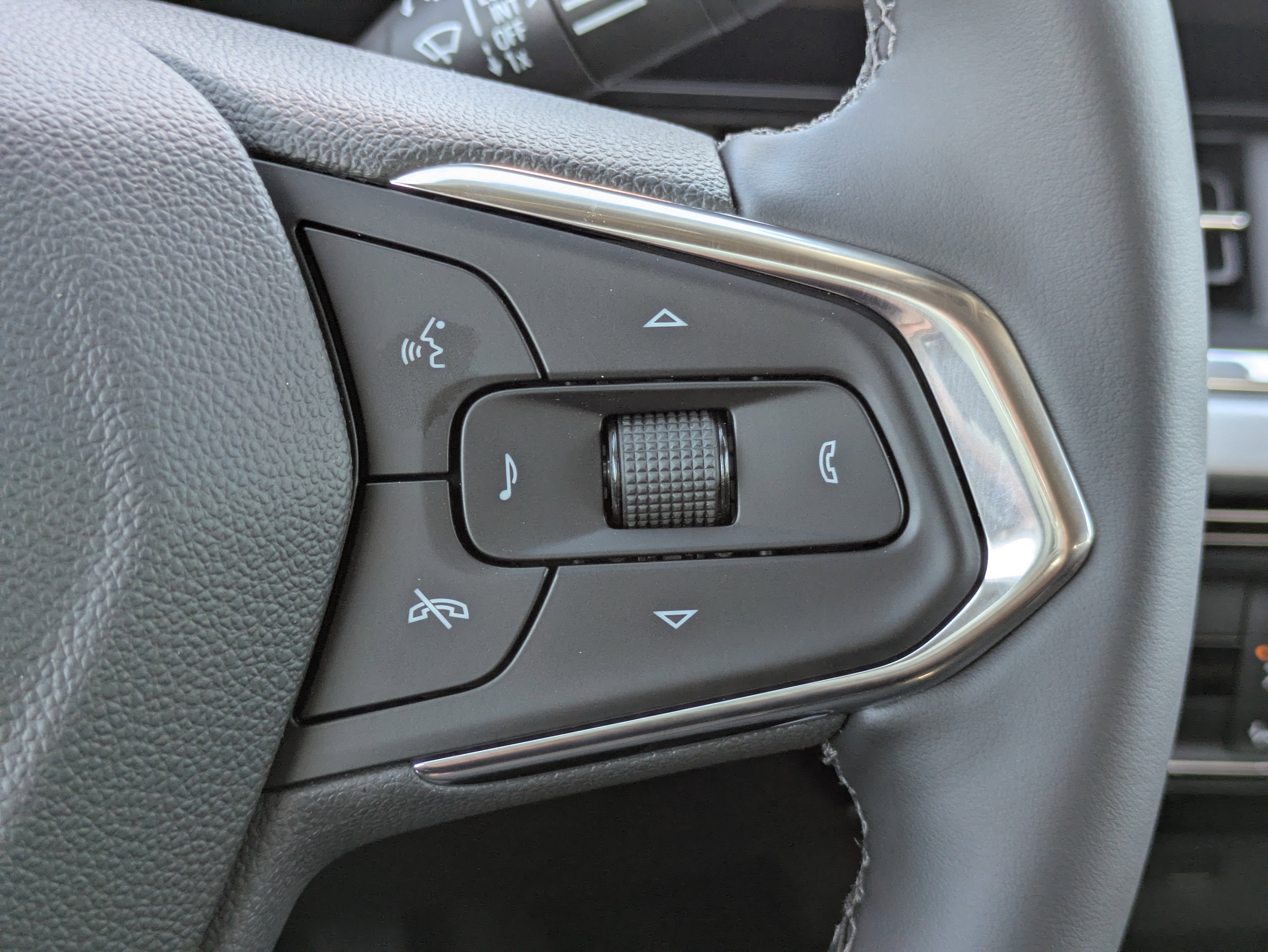 New 2025 Chevrolet Trax LT w/ Driver Confidence Package image 17