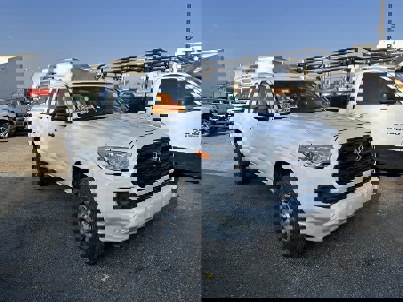 Used 2017 Toyota Tacoma SR image 37