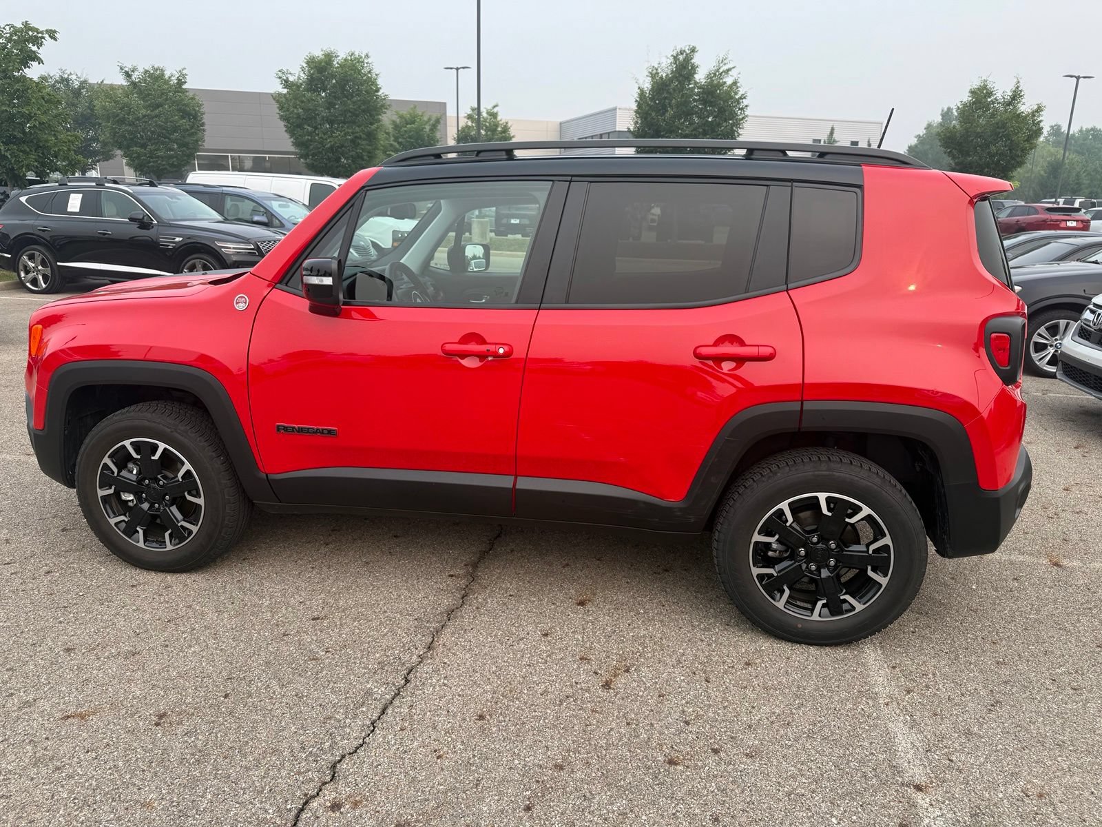 Used 2023 Jeep Renegade Trailhawk w/ Trailhawk Elite Group AWD/4WD image 8