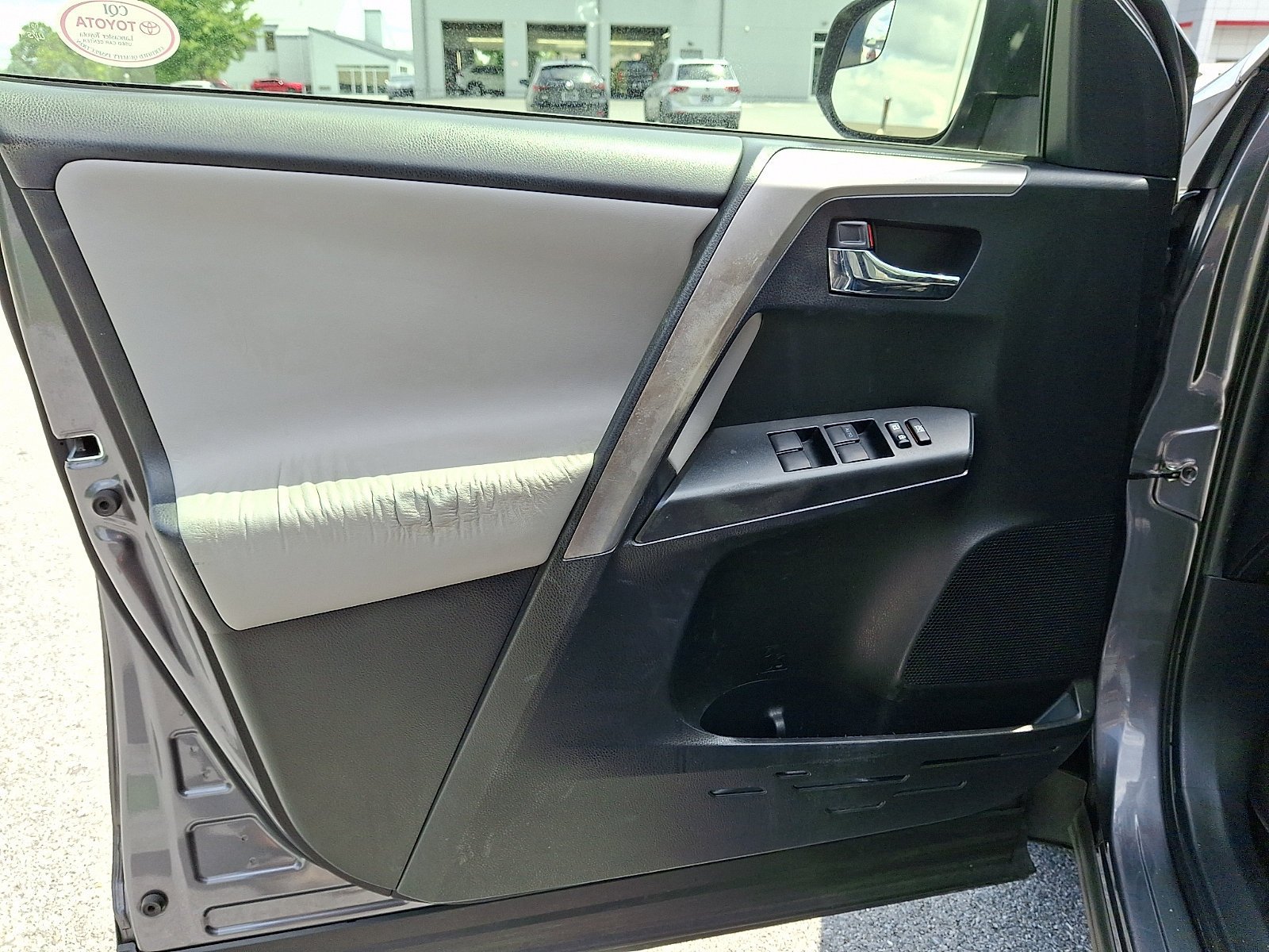 Used 2017 Toyota RAV4 XLE w/ All Weather Liner Package AWD/4WD image 13