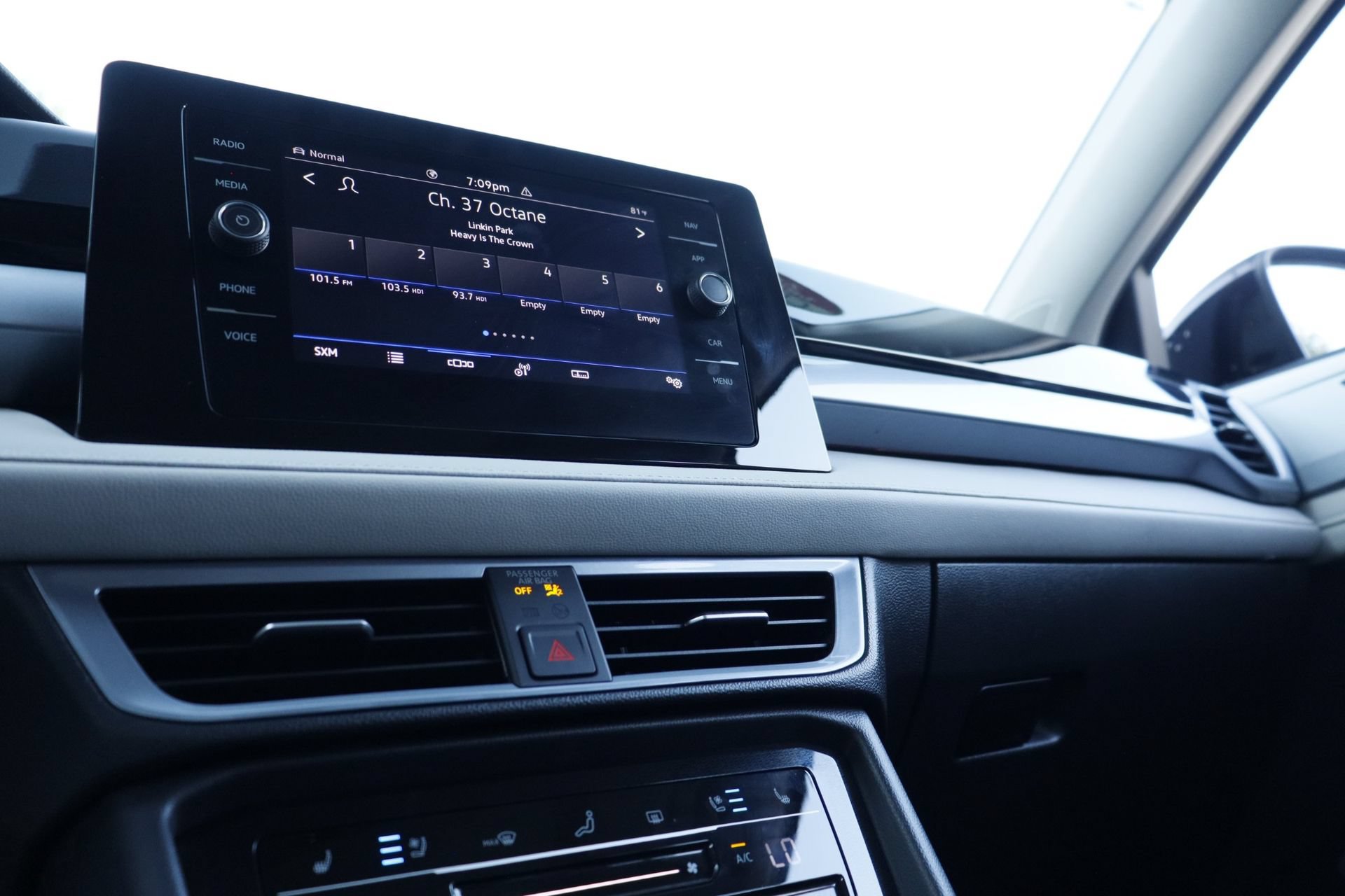 Certified 2025 Volkswagen Taos SEL AWD/4WD image 15