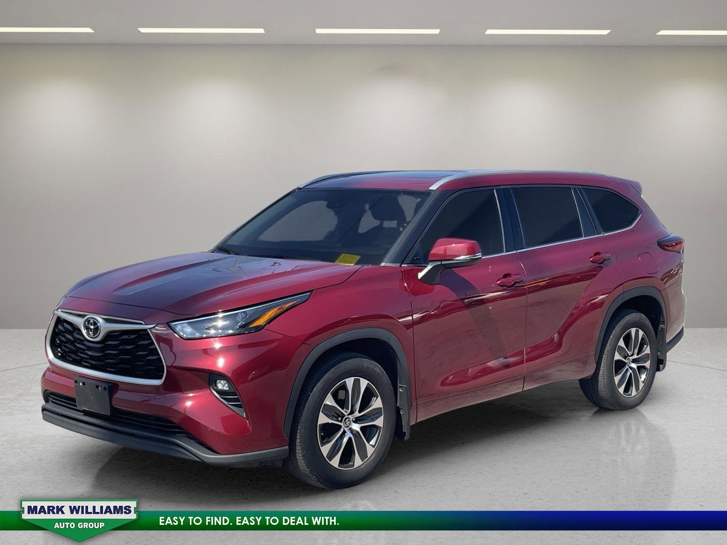 Used 2022 Toyota Highlander XLE image 2