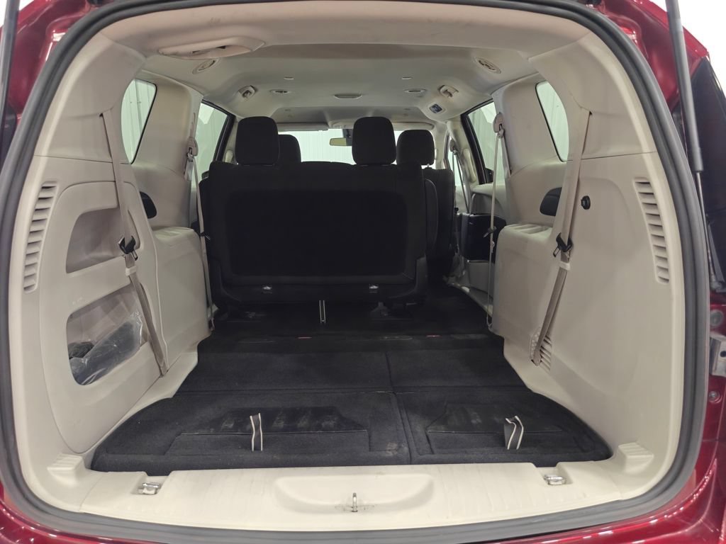 Used 2020 Chrysler Voyager L FWD image 27