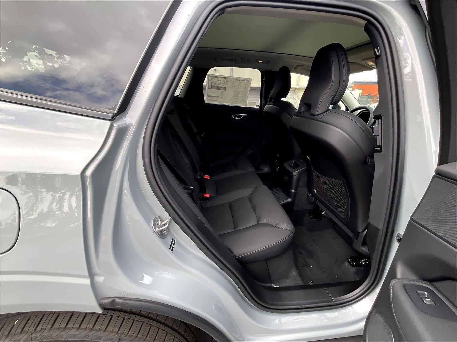 New 2026 Volvo XC60 T8 Plus w/ Climate Package PRO AWD/4WD image 27