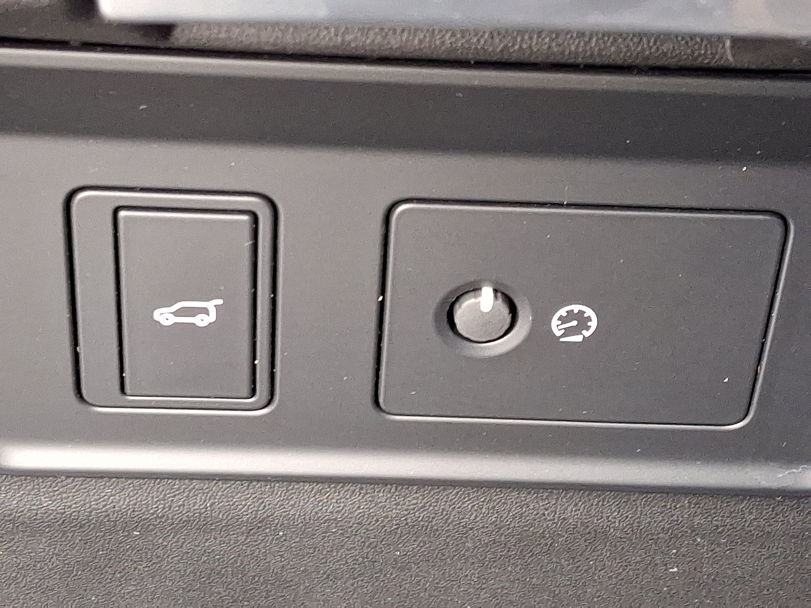 Used 2020 Land Rover Range Rover Evoque SE image 24