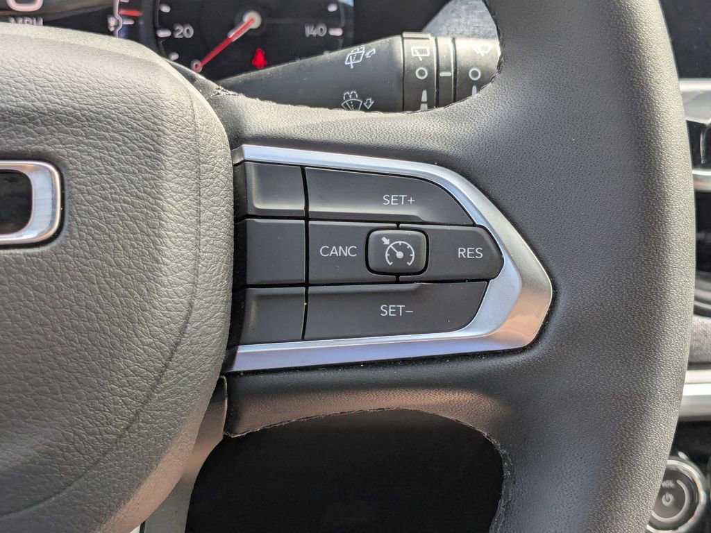 Used 2025 Jeep Compass Latitude AWD/4WD image 17