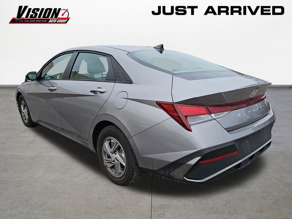 Used 2025 Hyundai Elantra SE image 7