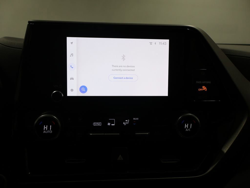 Used 2024 Toyota Highlander LE image 25