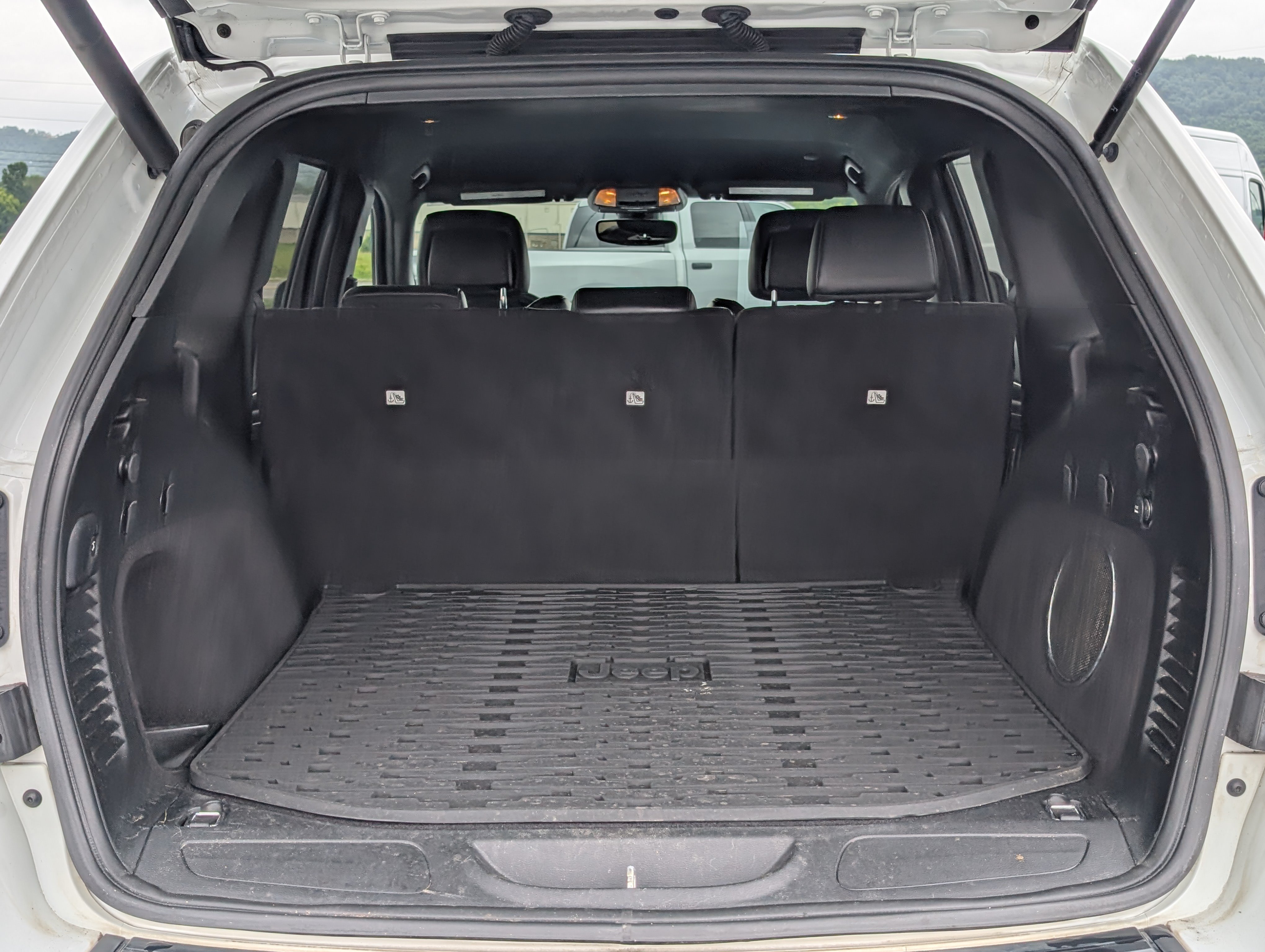 Used 2019 Jeep Grand Cherokee Laredo AWD/4WD image 25