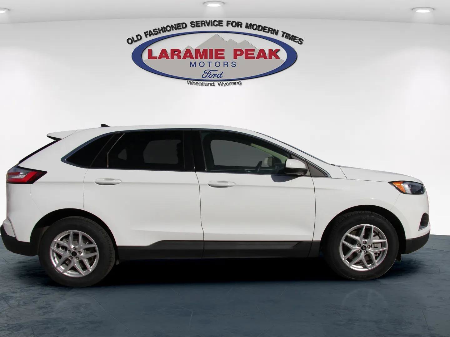 Used 2024 Ford Edge SEL image 2