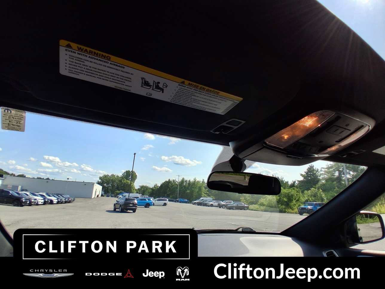 Used 2021 Jeep Grand Cherokee Laredo X AWD/4WD image 26