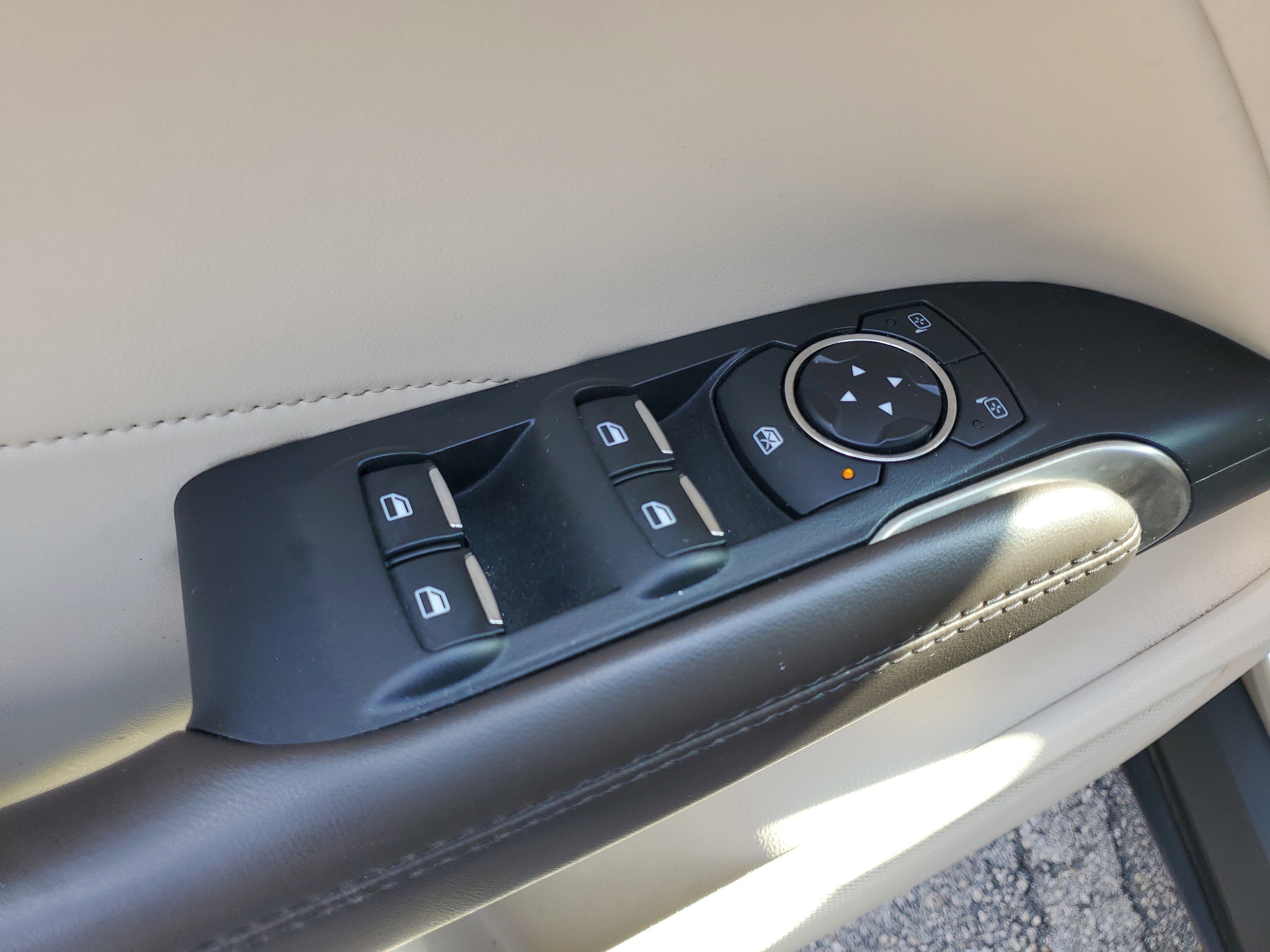 Used 2017 Lincoln MKC Premiere image 17