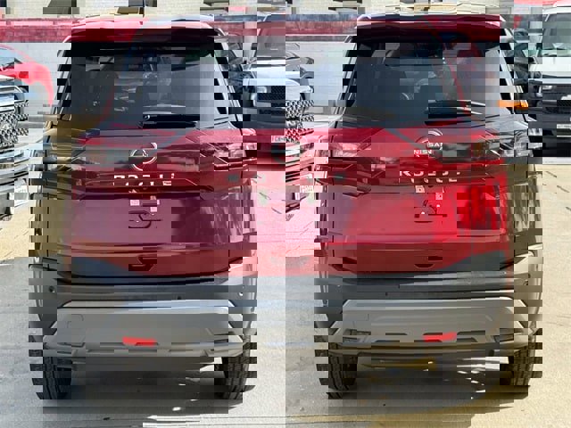 Used 2023 Nissan Rogue S image 5