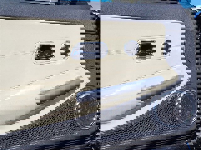 Used 2005 Chrysler Crossfire Limited image 21