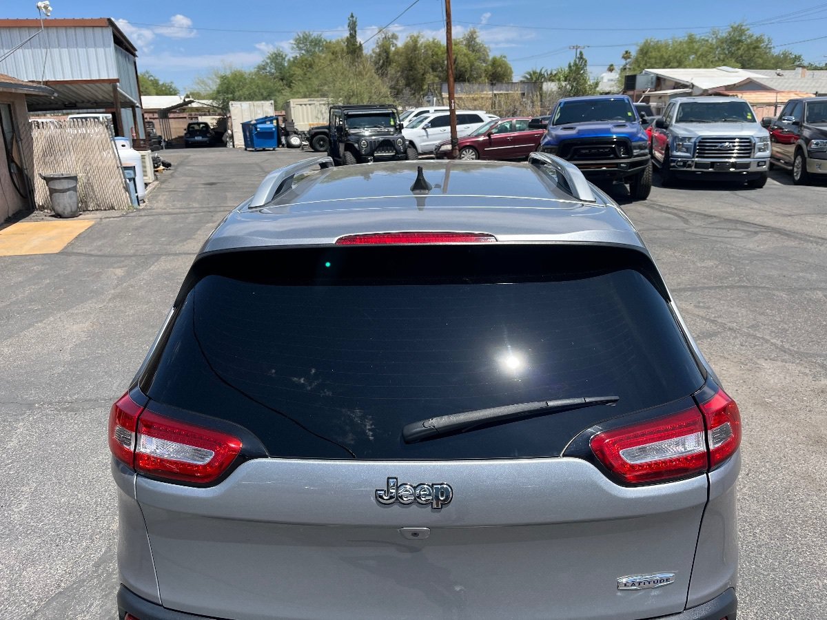 Used 2017 Jeep Cherokee Latitude FWD image 46