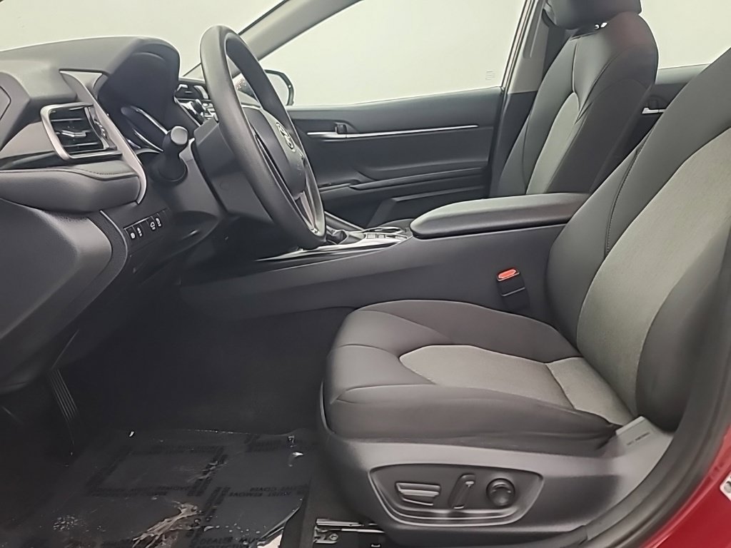 Used 2019 Toyota Camry LE FWD image 25