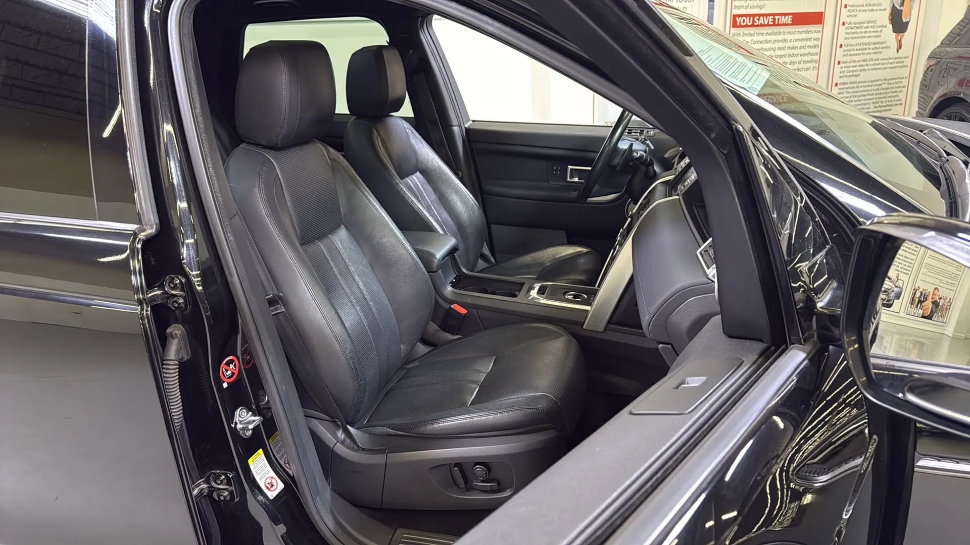 Used 2016 Land Rover Discovery Sport HSE image 15