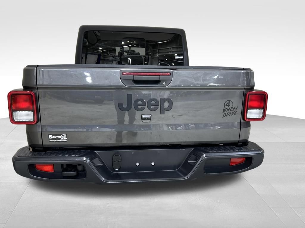 Used 2022 Jeep Gladiator Sport image 12