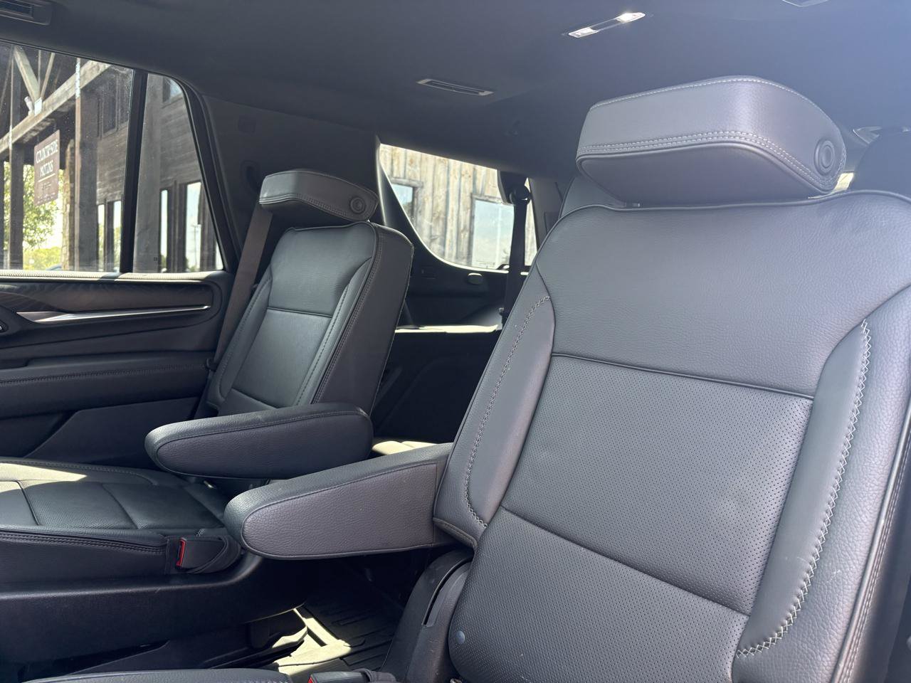 Used 2021 GMC Yukon Denali w/ Denali Ultimate Package AWD/4WD image 15