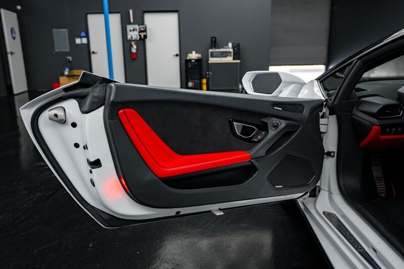 Used 2021 Lamborghini Huracan EVO RWD image 29
