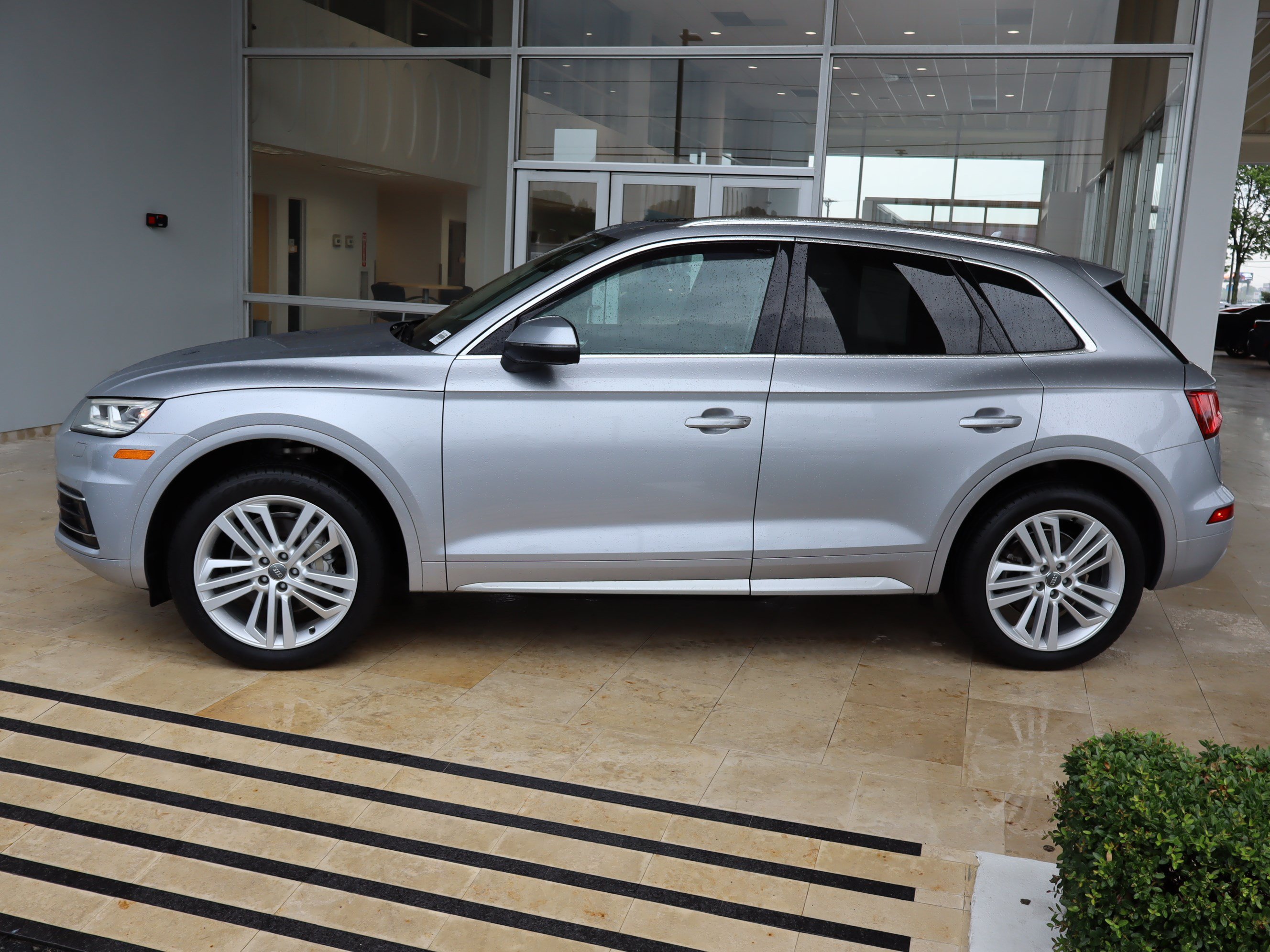 Used 2019 Audi Q5 2.0T Premium Plus w/ Premium Plus Package AWD/4WD image 7