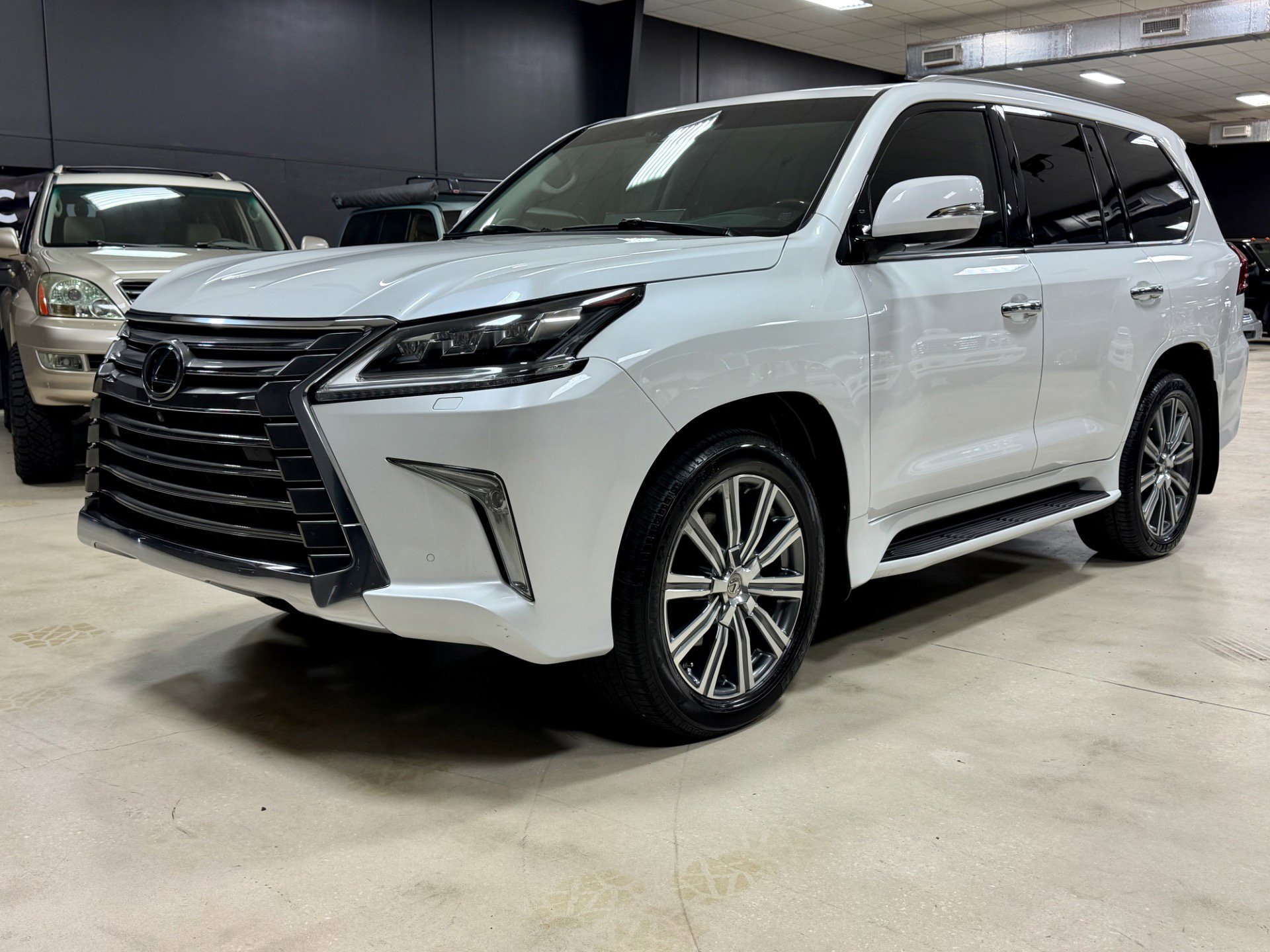 Used 2016 Lexus LX 570 4WD image 5