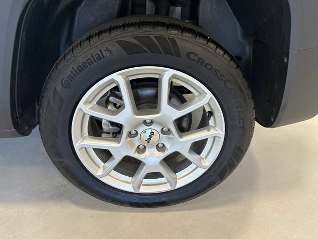 Used 2023 Jeep Renegade Latitude w/ Premium Group AWD/4WD image 34