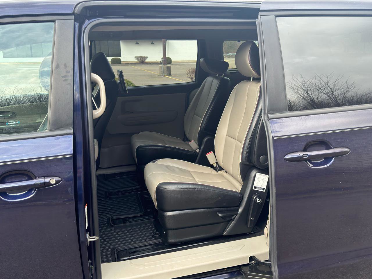 Used 2020 Kia Sedona EX image 47