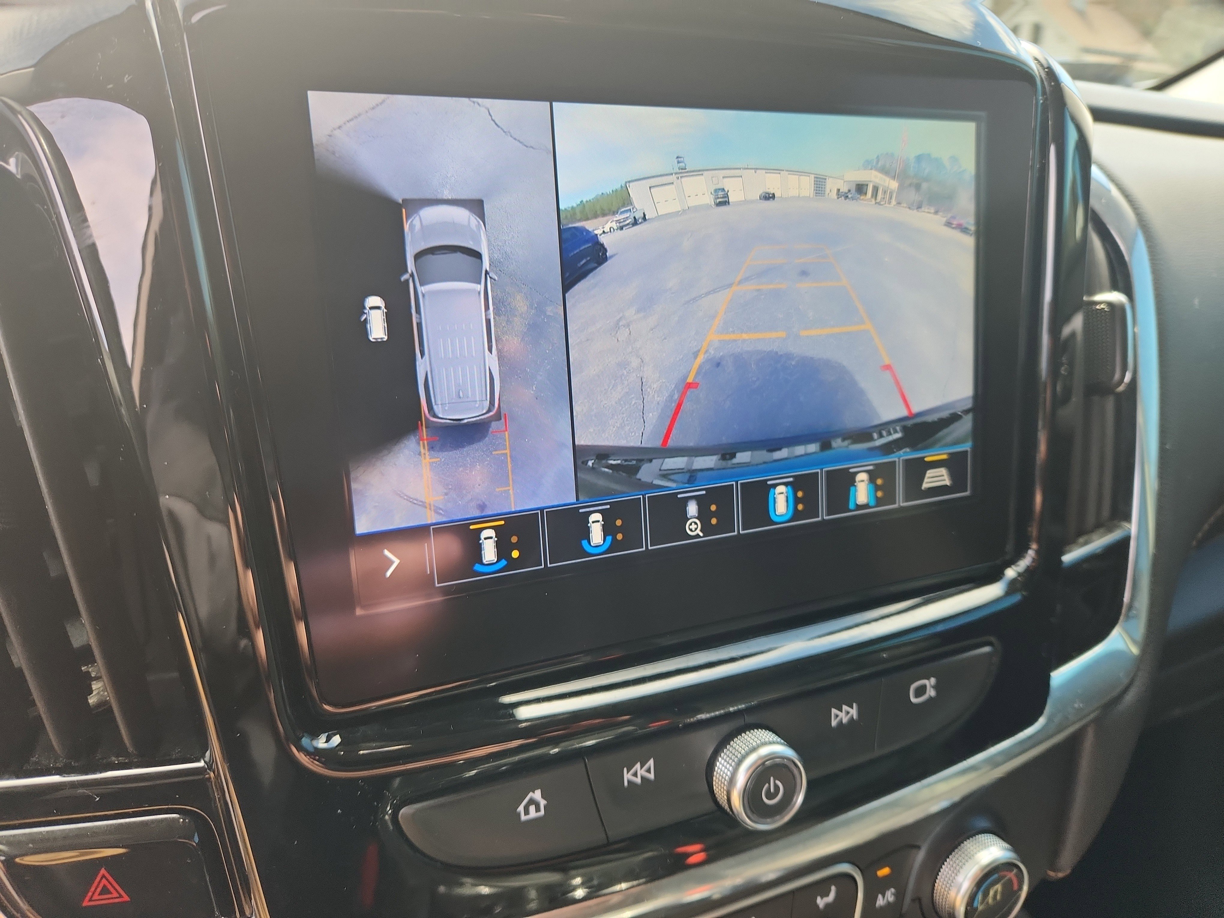 Used 2020 Chevrolet Traverse LT w/ LT Premium Package image 37