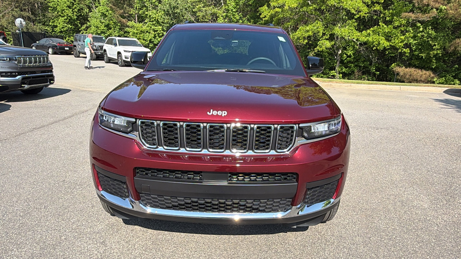 Used 2025 Jeep Grand Cherokee L Laredo w/ Luxury Tech Group I RWD image 3