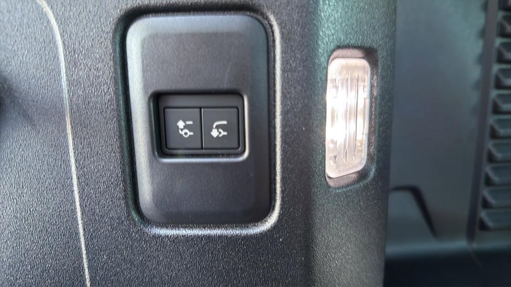 Used 2023 Land Rover Defender 90 V8 image 19