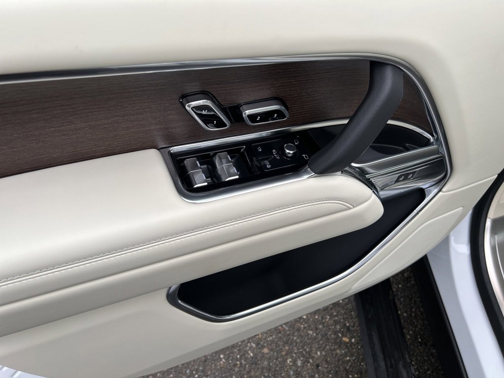New 2025 Land Rover Range Rover SE image 11