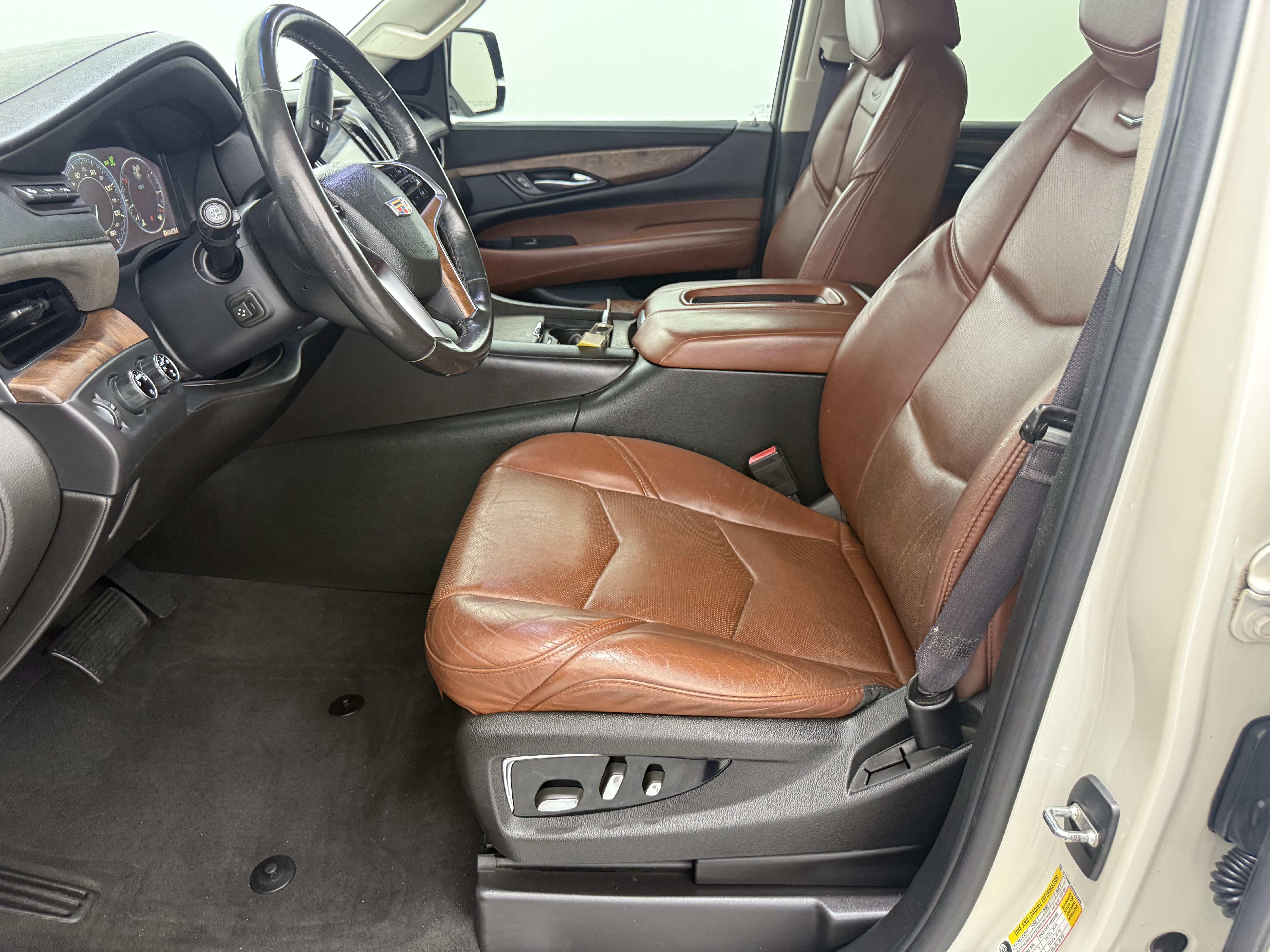 Used 2015 Cadillac Escalade Premium AWD/4WD image 23