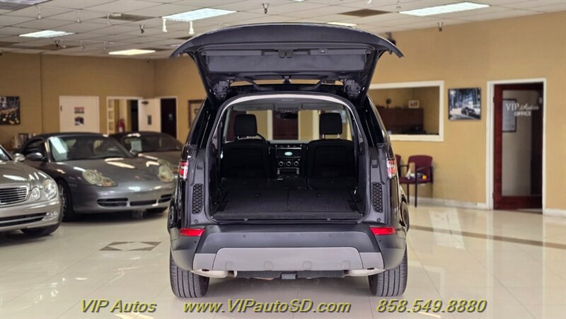 Used 2017 Land Rover Discovery First Edition AWD/4WD image 9