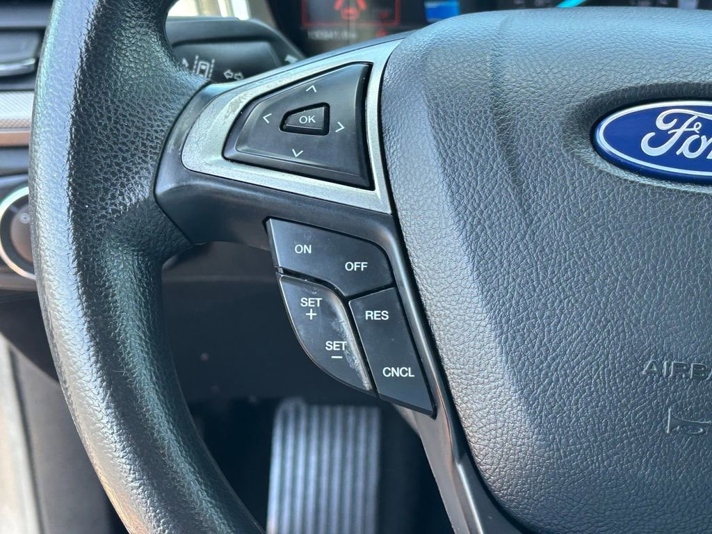 Used 2020 Ford Fusion SE FWD image 15