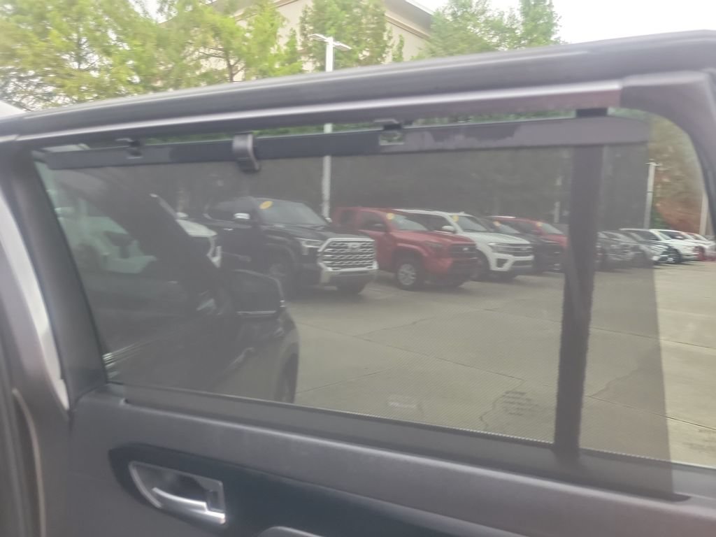 Certified 2024 Toyota Highlander XLE FWD image 30