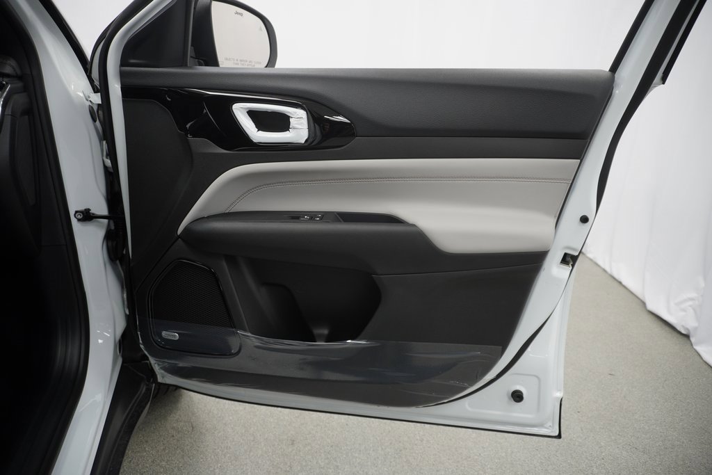 Certified 2024 Jeep Compass Limited w/ Sun and Sound Group image 42