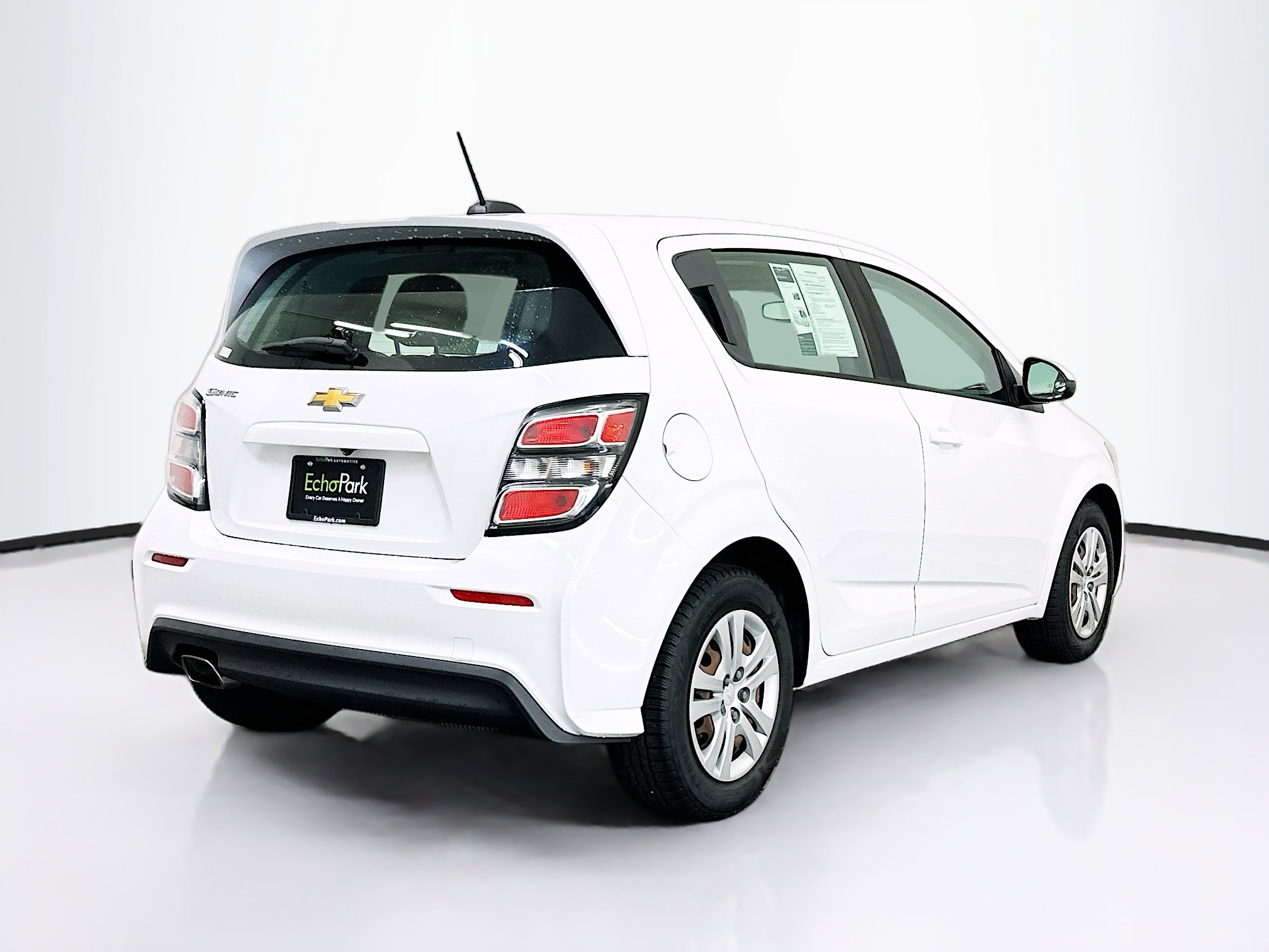 Used 2017 Chevrolet Sonic LT FWD image 9