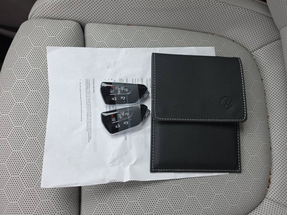 Certified 2025 Volkswagen ID. Buzz Pro S Plus RWD image 10