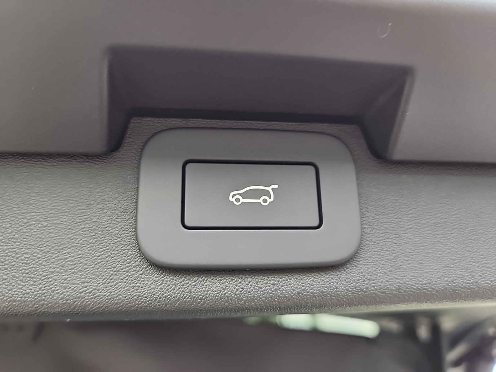 Certified 2024 Land Rover Discovery S image 14