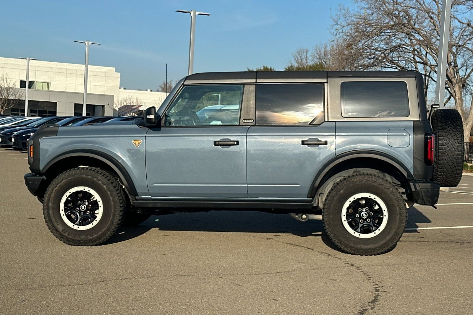 Used 2023 Ford Bronco Badlands image 7
