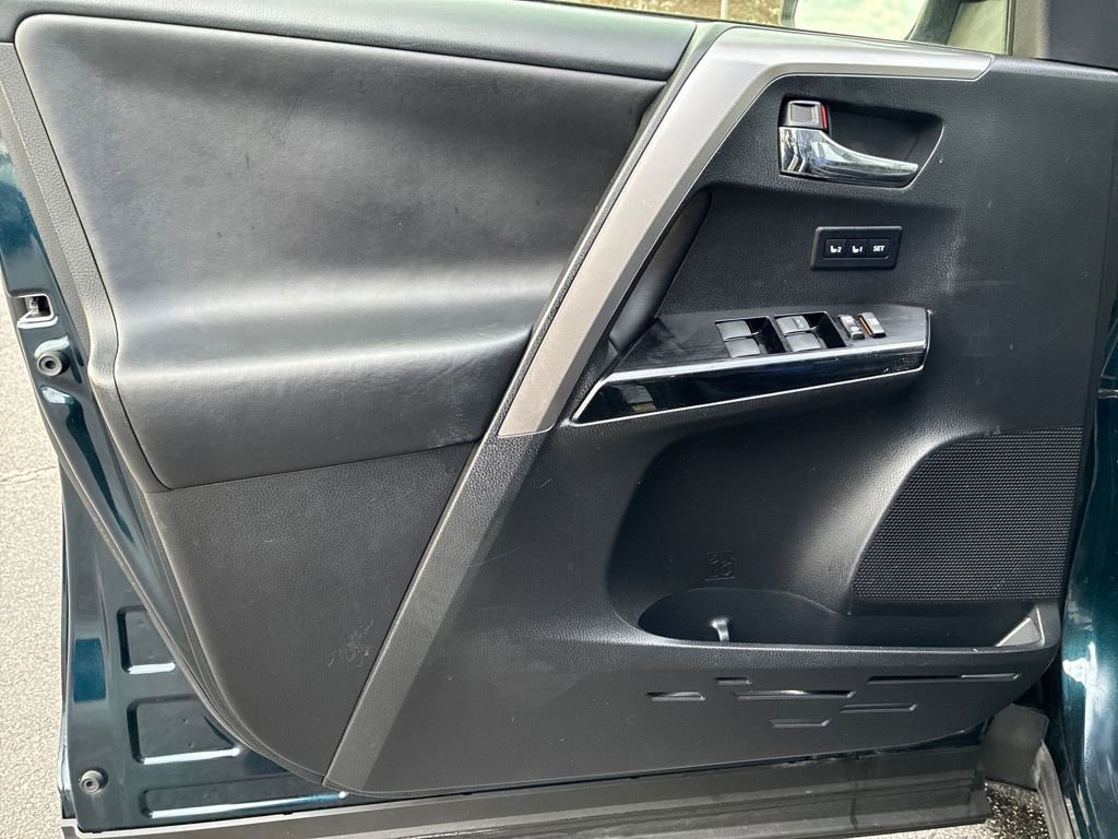 Used 2017 Toyota RAV4 Limited image 10