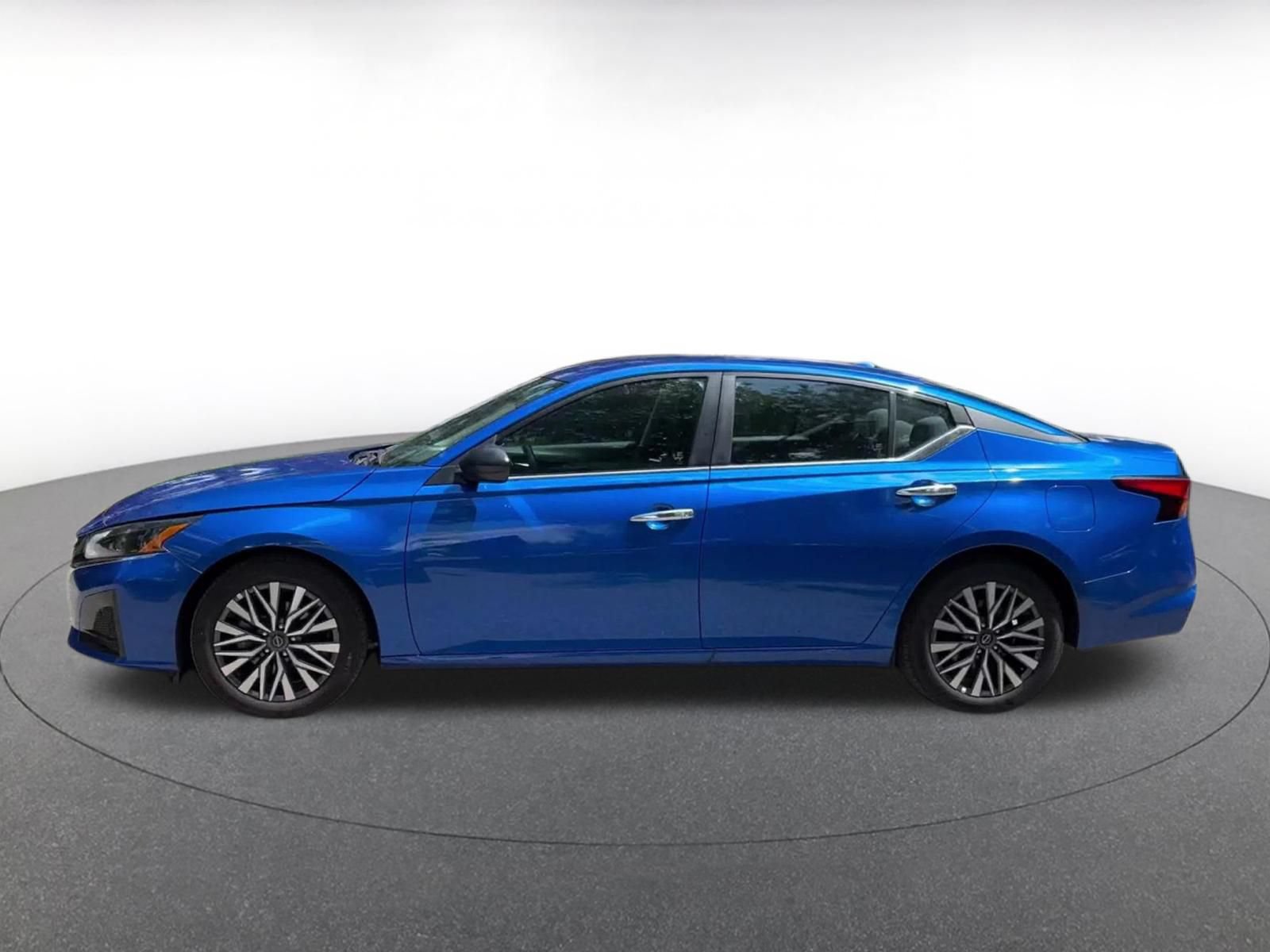 Used 2025 Nissan Altima 2.5 SV FWD image 7