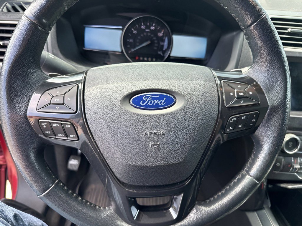 Used 2017 Ford Explorer XLT w/ Equipment Group 202A AWD/4WD image 20