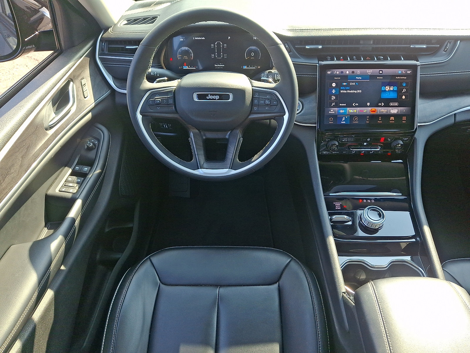 Used 2023 Jeep Grand Cherokee L Limited AWD/4WD image 12