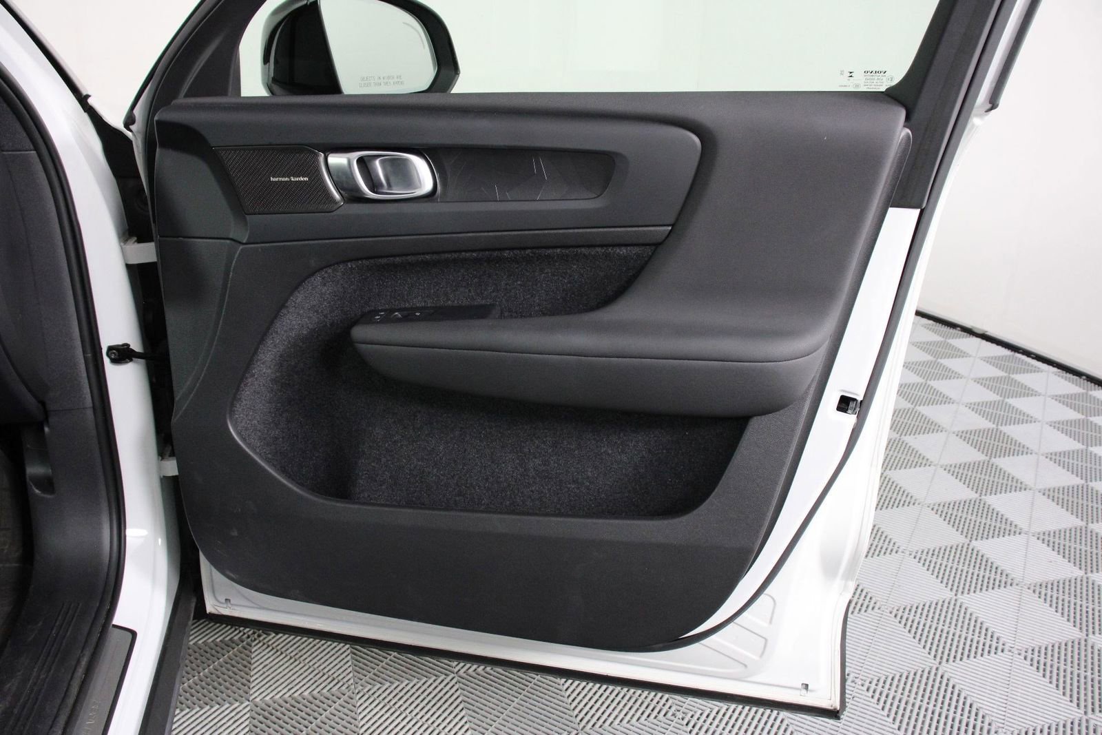 Used 2023 Volvo XC40 Recharge Ultimate w/ Protection Package Premier AWD/4WD image 21