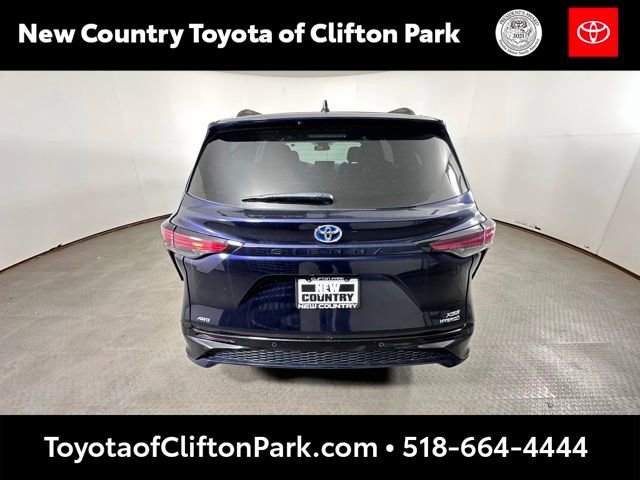 Used 2023 Toyota Sienna XSE w/ XSE Plus Package AWD/4WD image 4