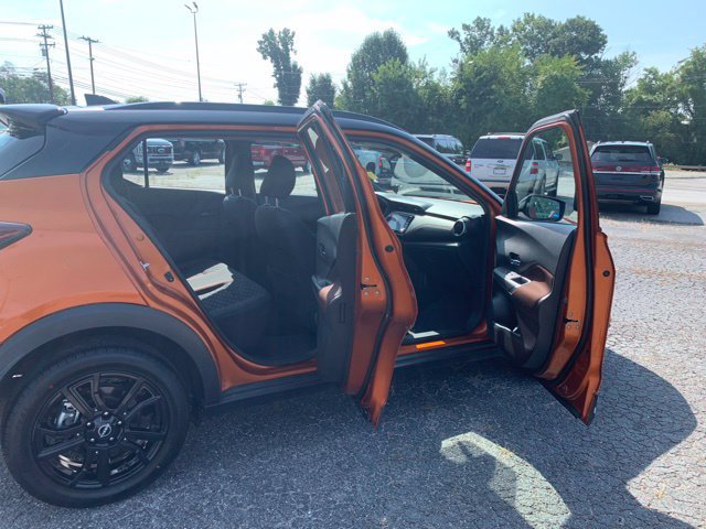 Used 2022 Nissan Kicks SR FWD image 11