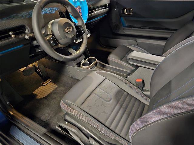 Used 2025 MINI Cooper 2-Door Hardtop FWD image 10