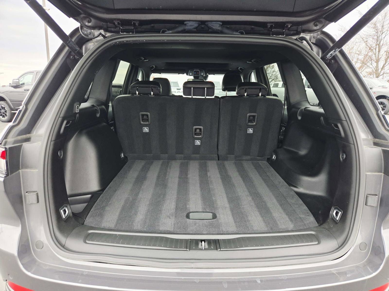 Used 2024 Jeep Grand Cherokee Altitude image 15